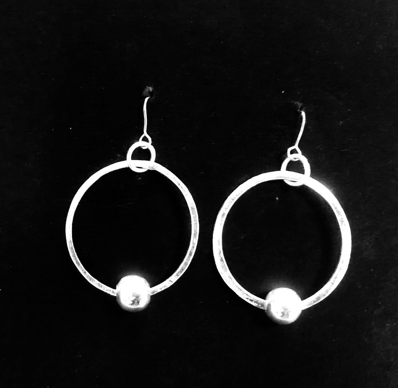 Hoop and bead circle silver