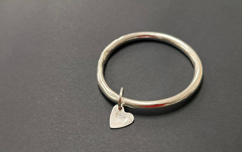 Classic silver bangle with heart
