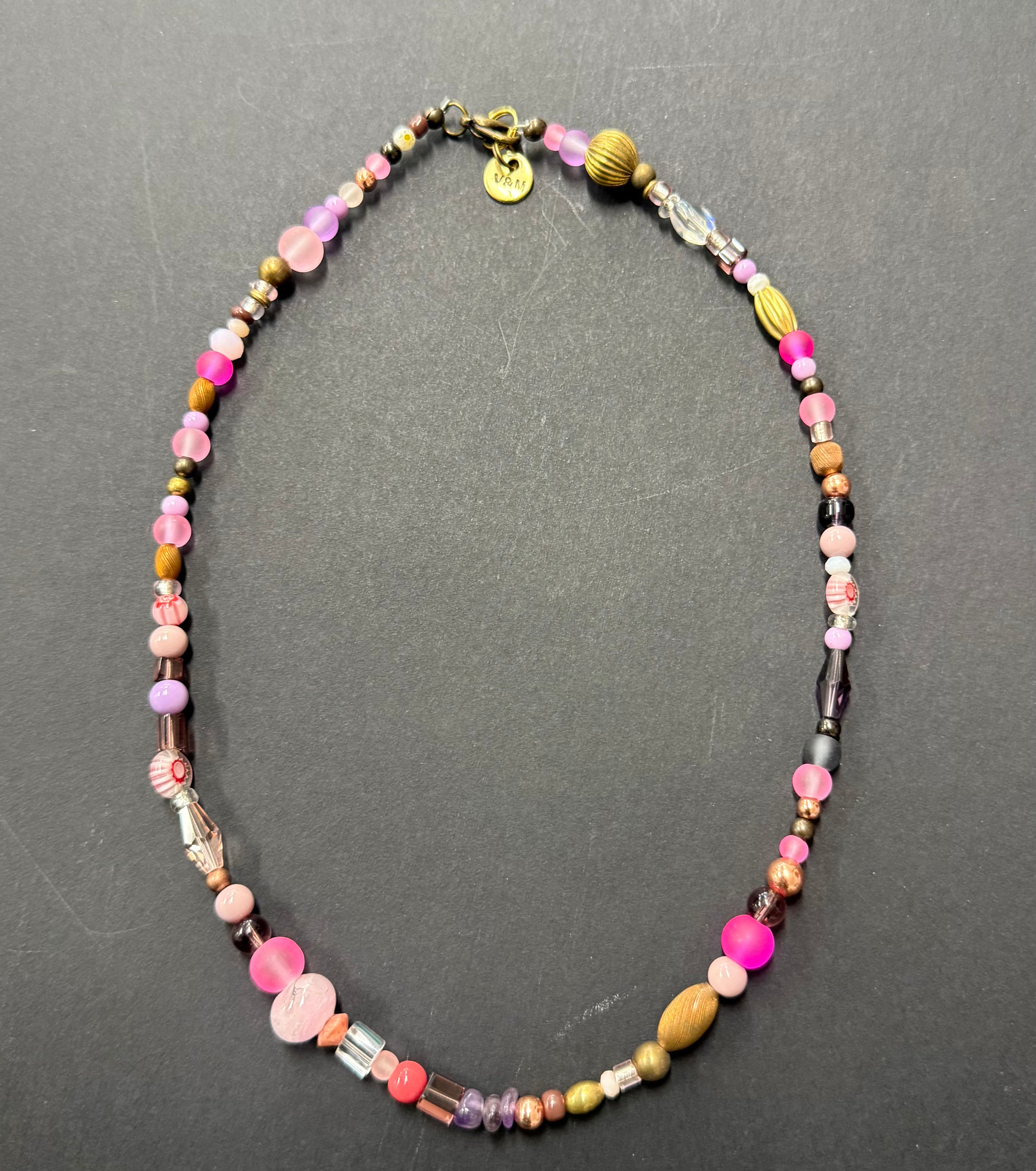 Short glass and metal beads