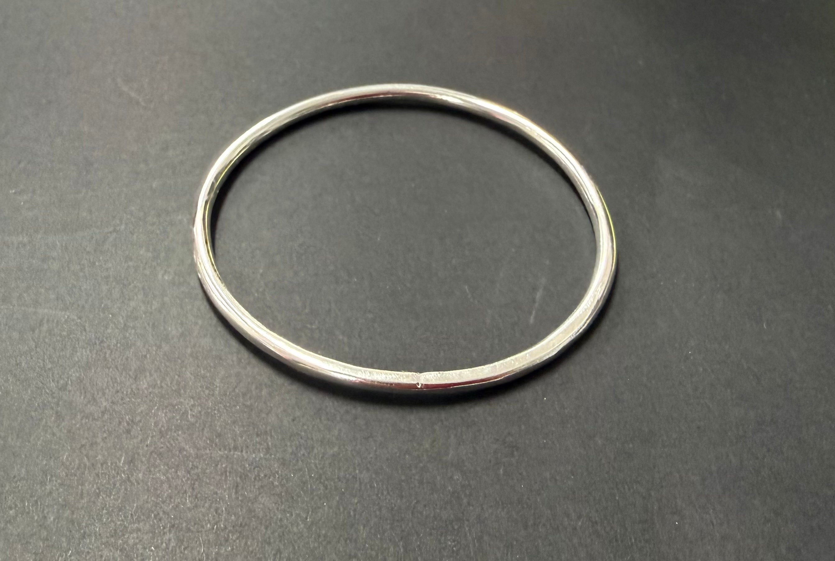 Thin silver bangle