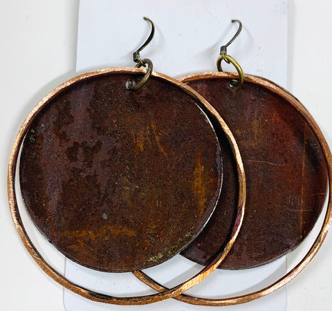 Rust and copper hoop feature