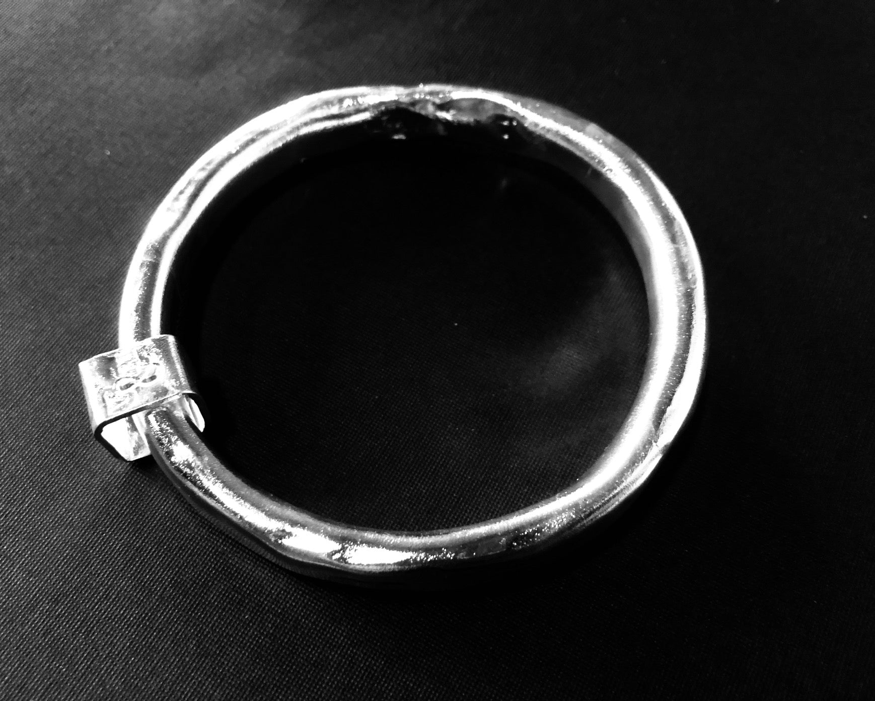 Silver anvil bangle with shape